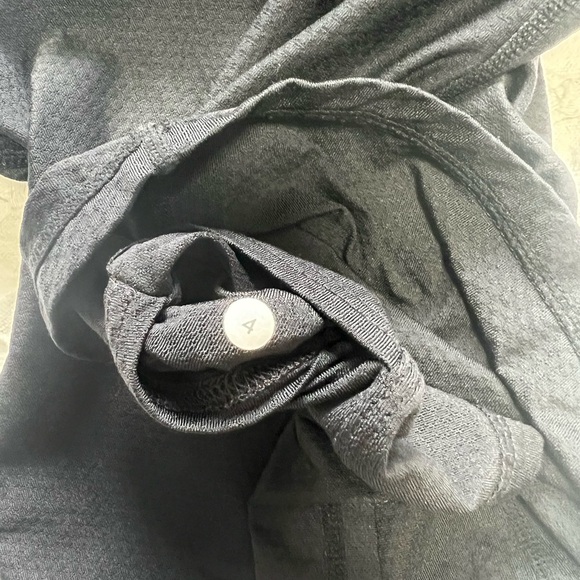 Lululemon Run Like the Wind Singlet Sz 4 In Black - Picture 6 of 8